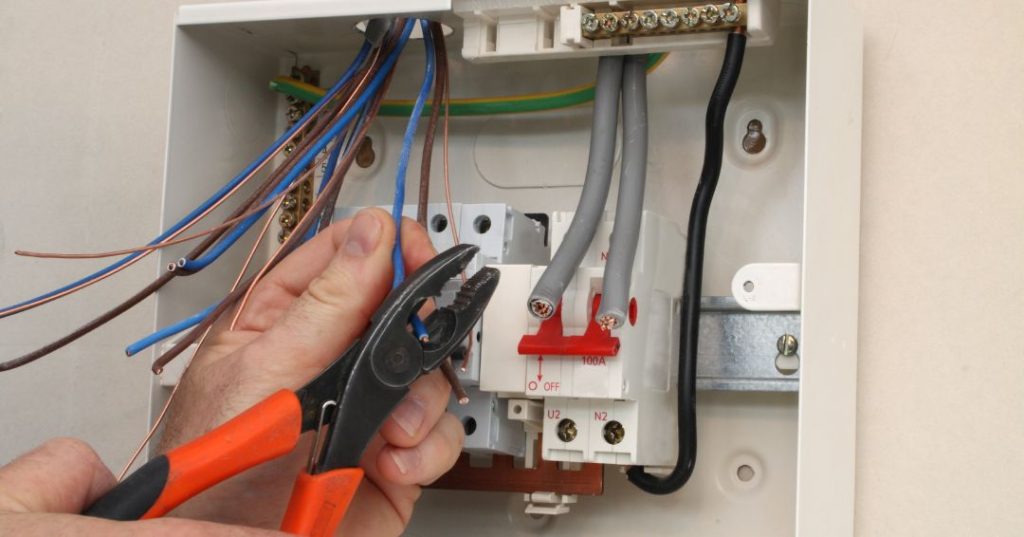 Circuitos e fiações elétricas em Betim